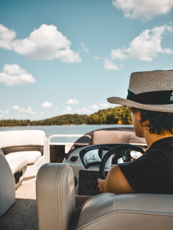 a summer's guide to boating etiquette
