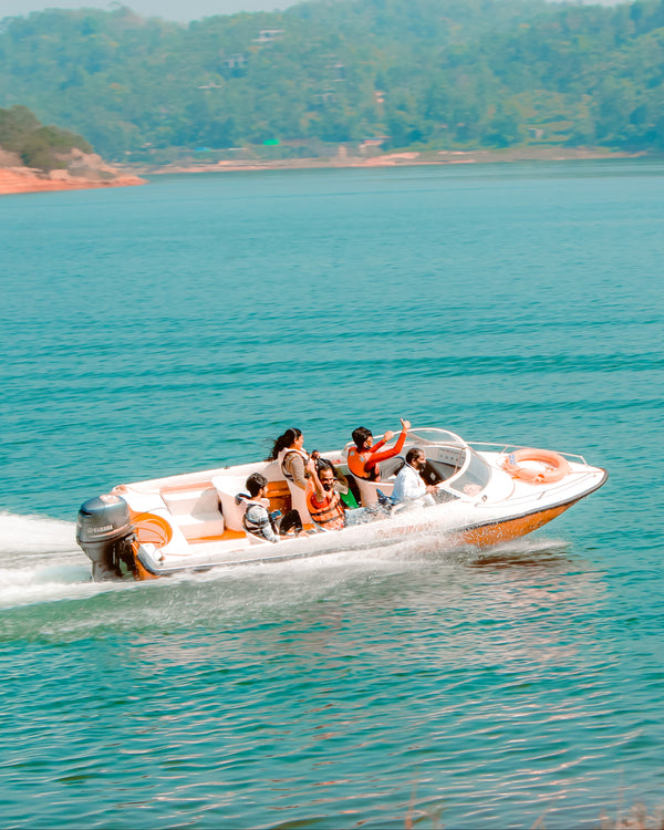 Your Guide to Boat Rider Etiquette